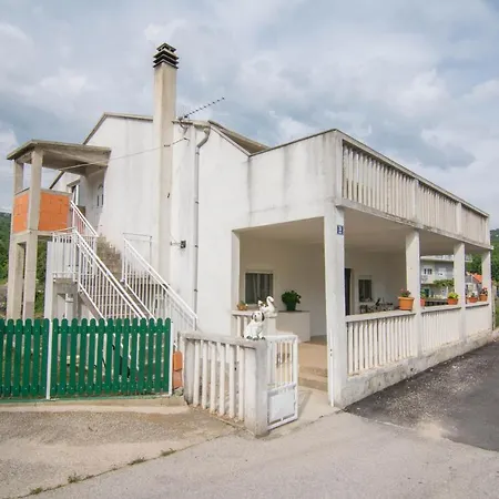 Luce Mala Apartment