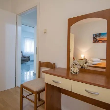 Luce Mala Apartment